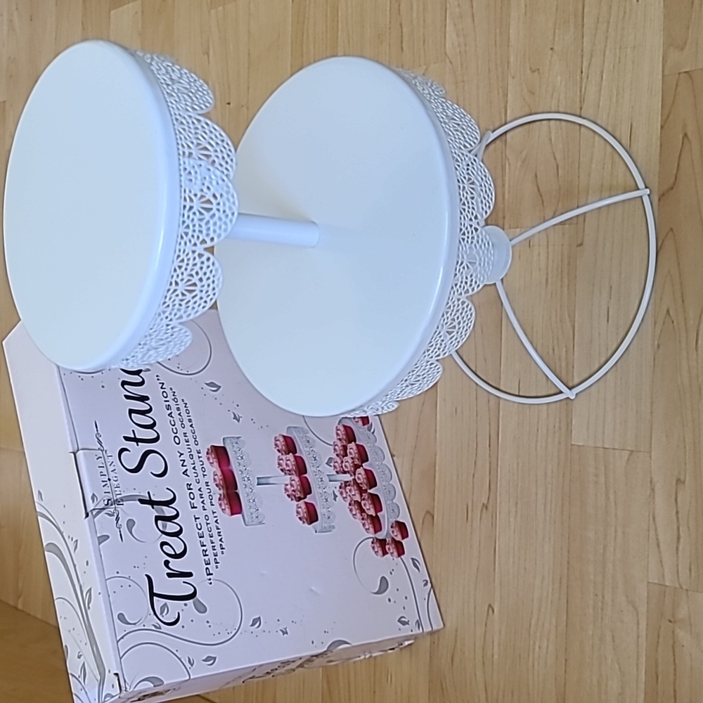 Round Metal Cupcake Stand with Eyelet Edge, 2-Tier, White, 14-Inch